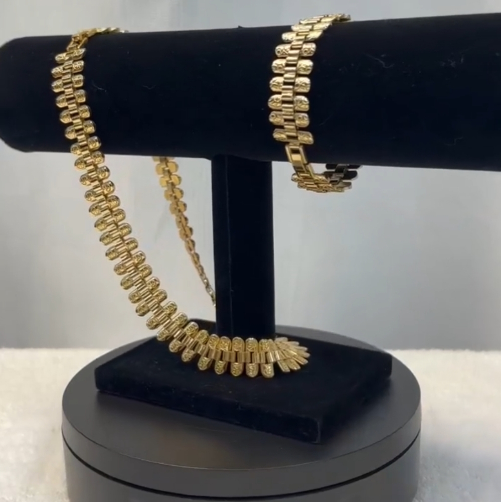 Vintage Gold Tone Necklace and Bracelet Set